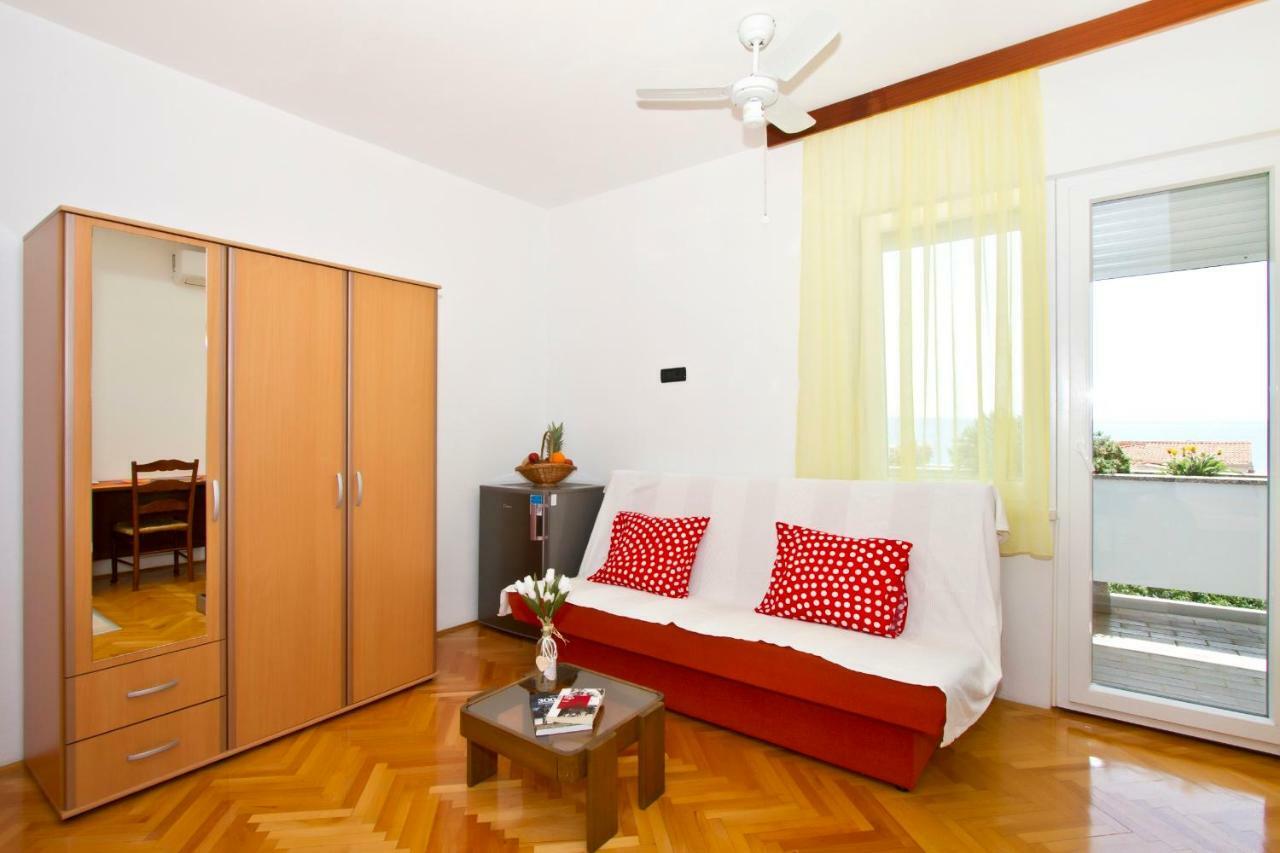 Apartment Topic Near The Beach โปดสตรานา ภายนอก รูปภาพ