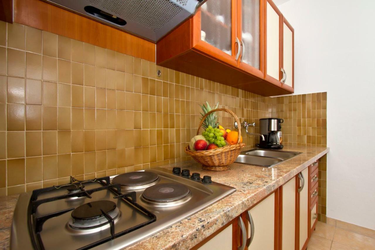 Apartment Topic Near The Beach โปดสตรานา ภายนอก รูปภาพ